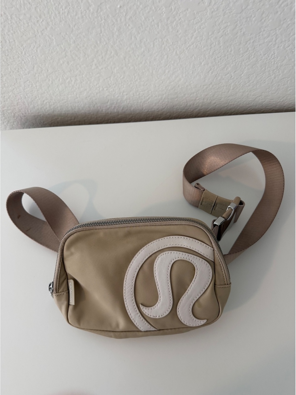 Lululemon Crossbody everywhere Belt Bag 1L big logo in trench / opal bumbag